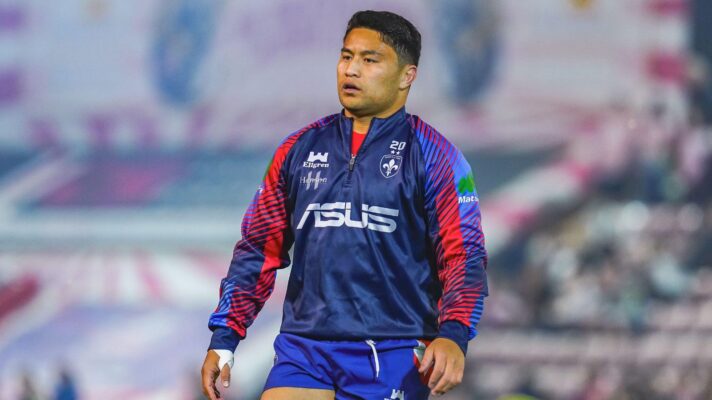 Mason Lino warms up ahead of a Wakefield Trinity game in 2025