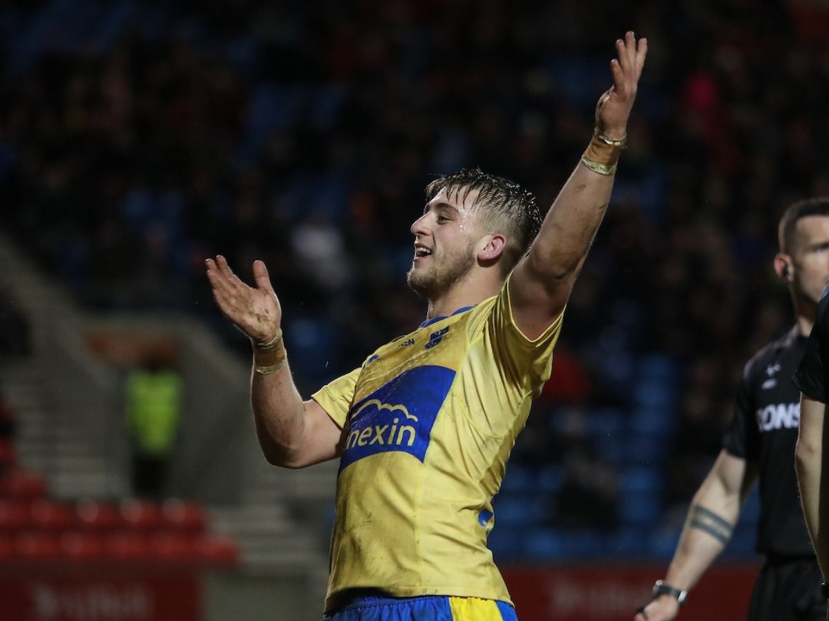 Mike Lewis Rugby Hull KR coach Tony Smith hails Mikey Lewis after influential two-try ...