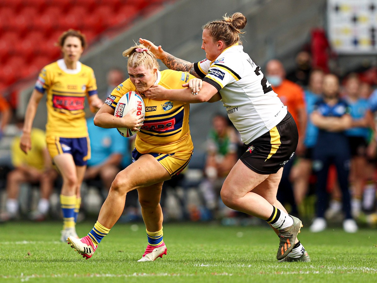 Rhiannion Marshall tackles Leeds' Zoe Hornby
