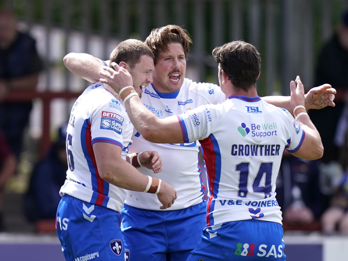 Wakefield's James Batchelor confirms Super League switch