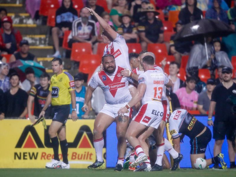 St Helens win World Club. SW Pix Challenge.