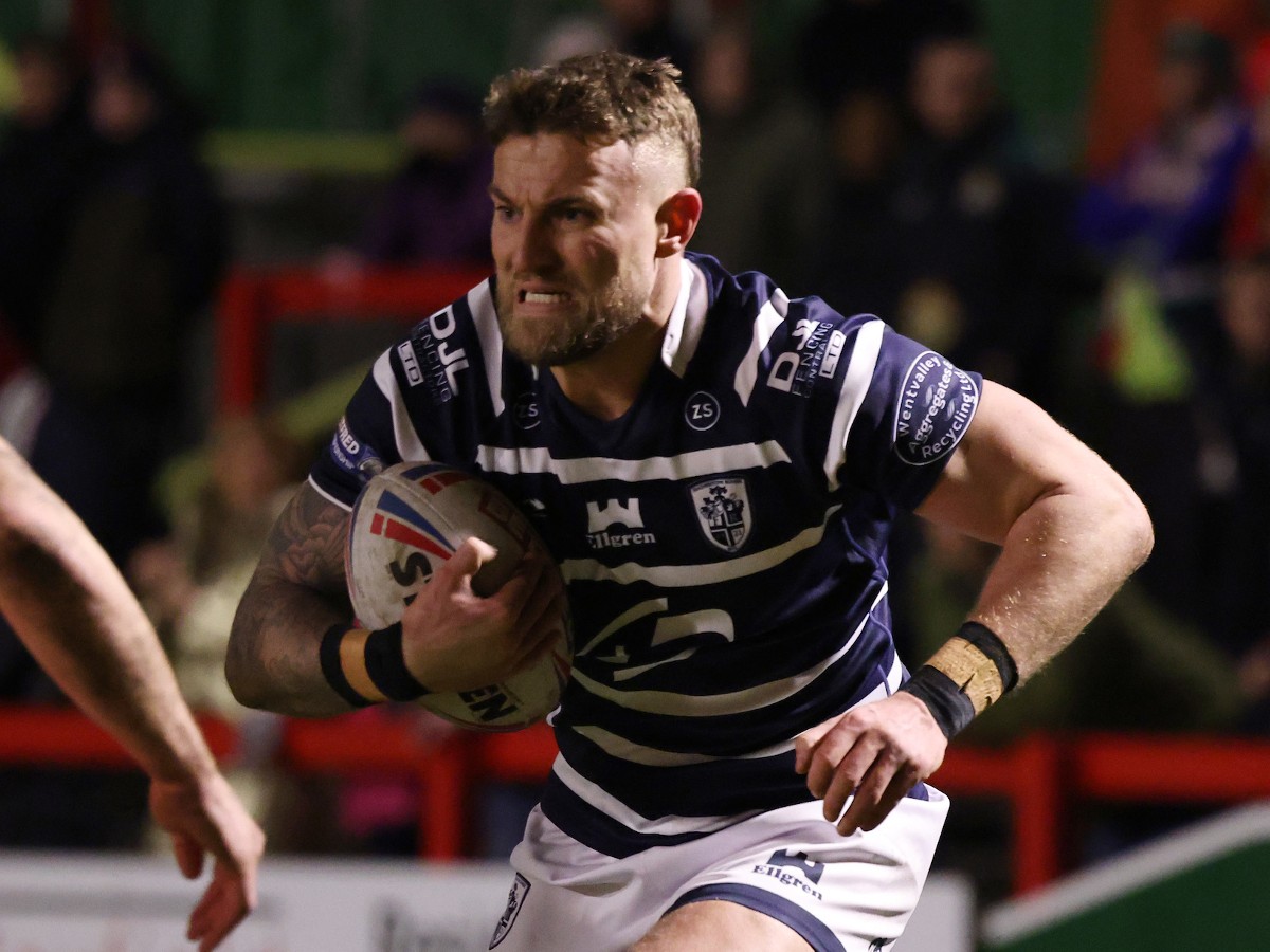 Featherstone star suffers nasty back injury
