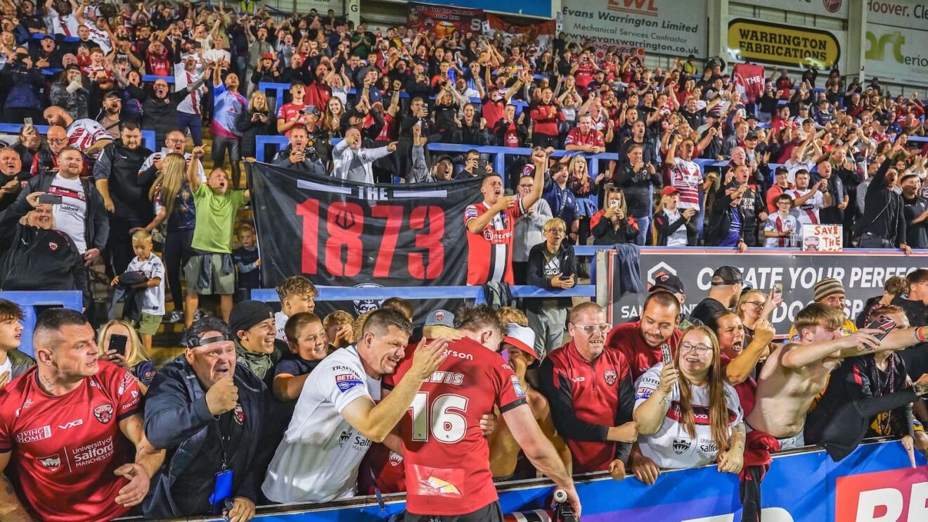 Salford Red Devils fans