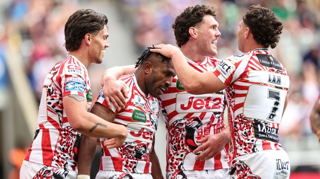 Leigh Leopards celebrate a try in 2025