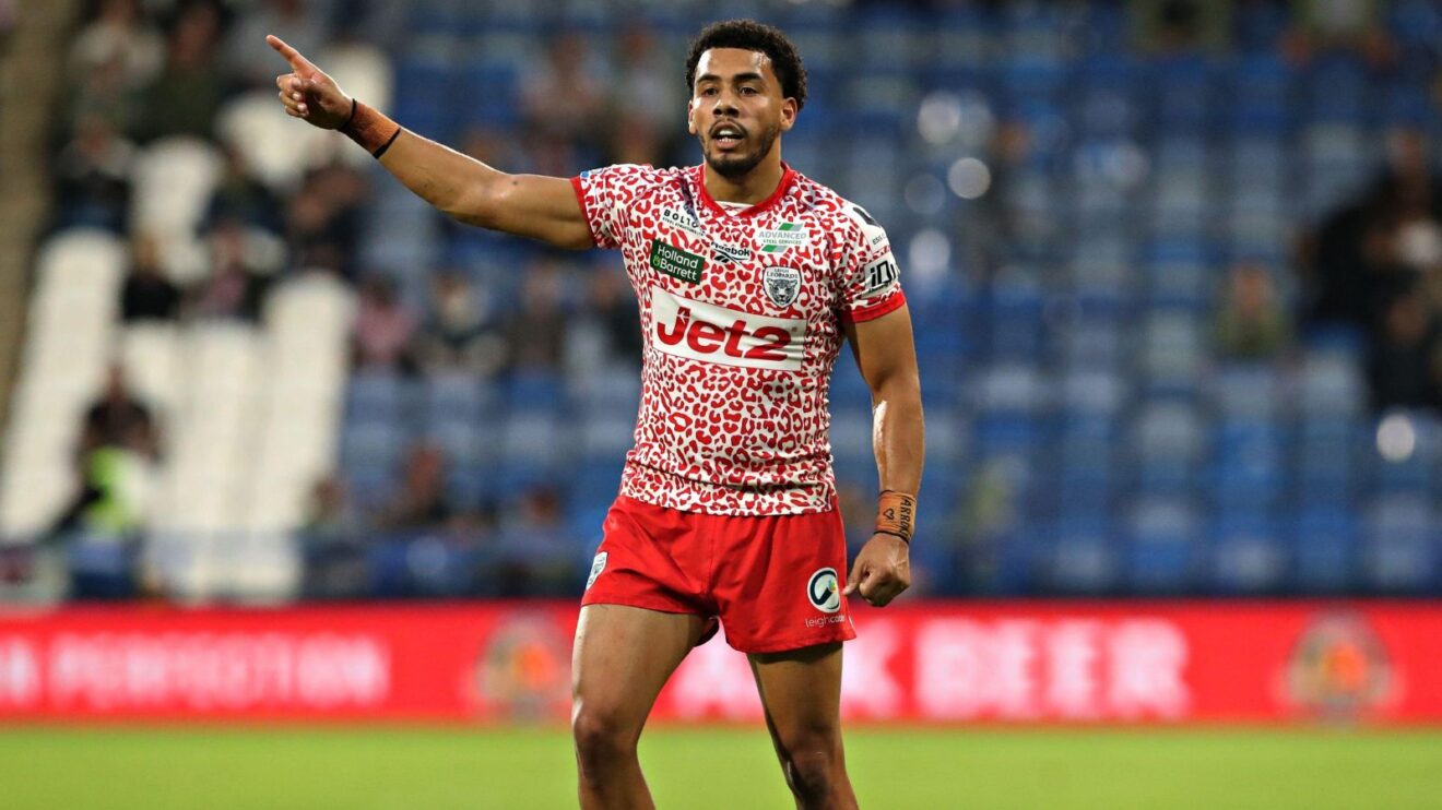 Darnell McIntosh in action for Leigh Leopards in 2025