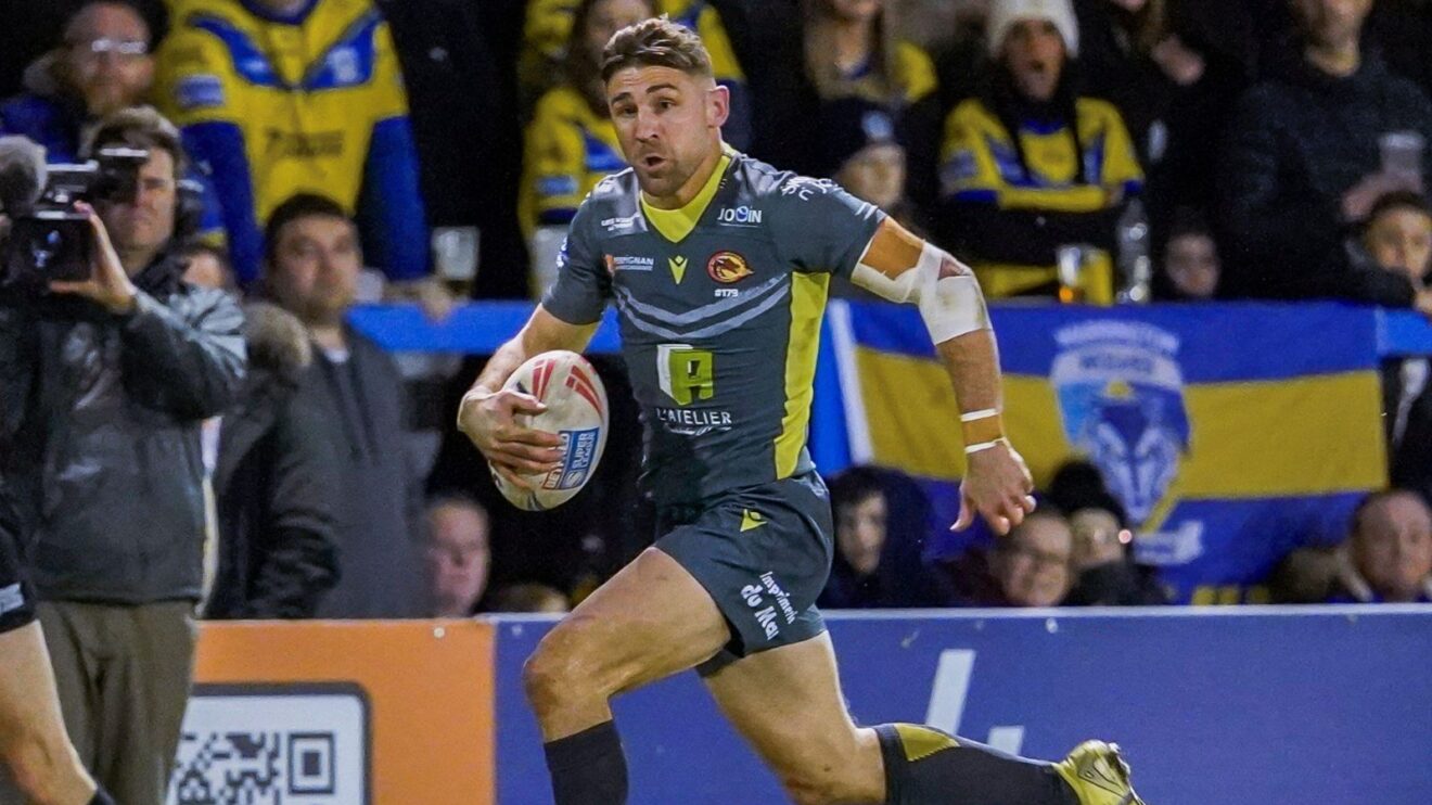 Tommy Makinson in action for Catalans Dragons in 2025