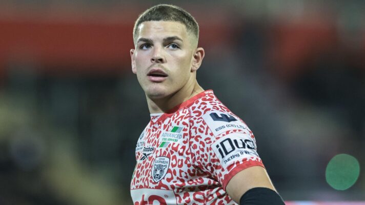 Bailey Hodgson in action for Leigh Leopards in 2025