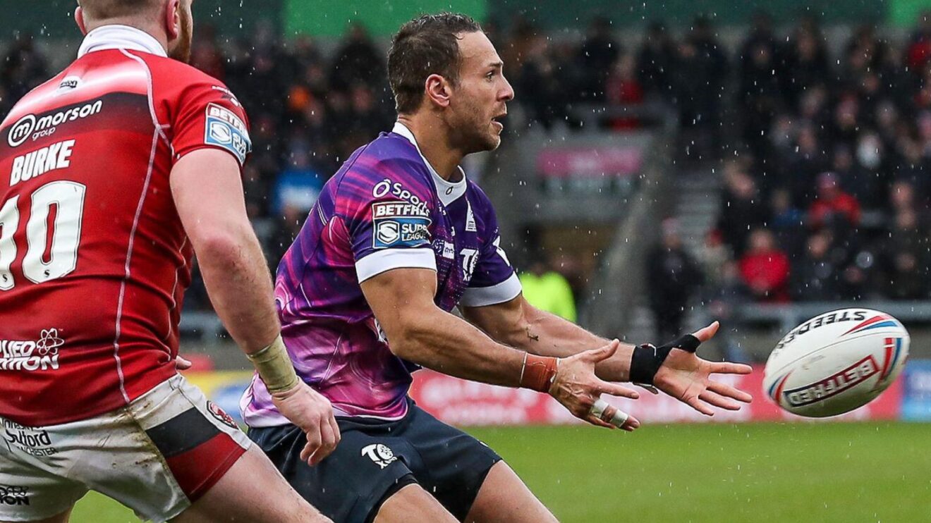 Lloyd White in action for Toulouse Olympique in 2022