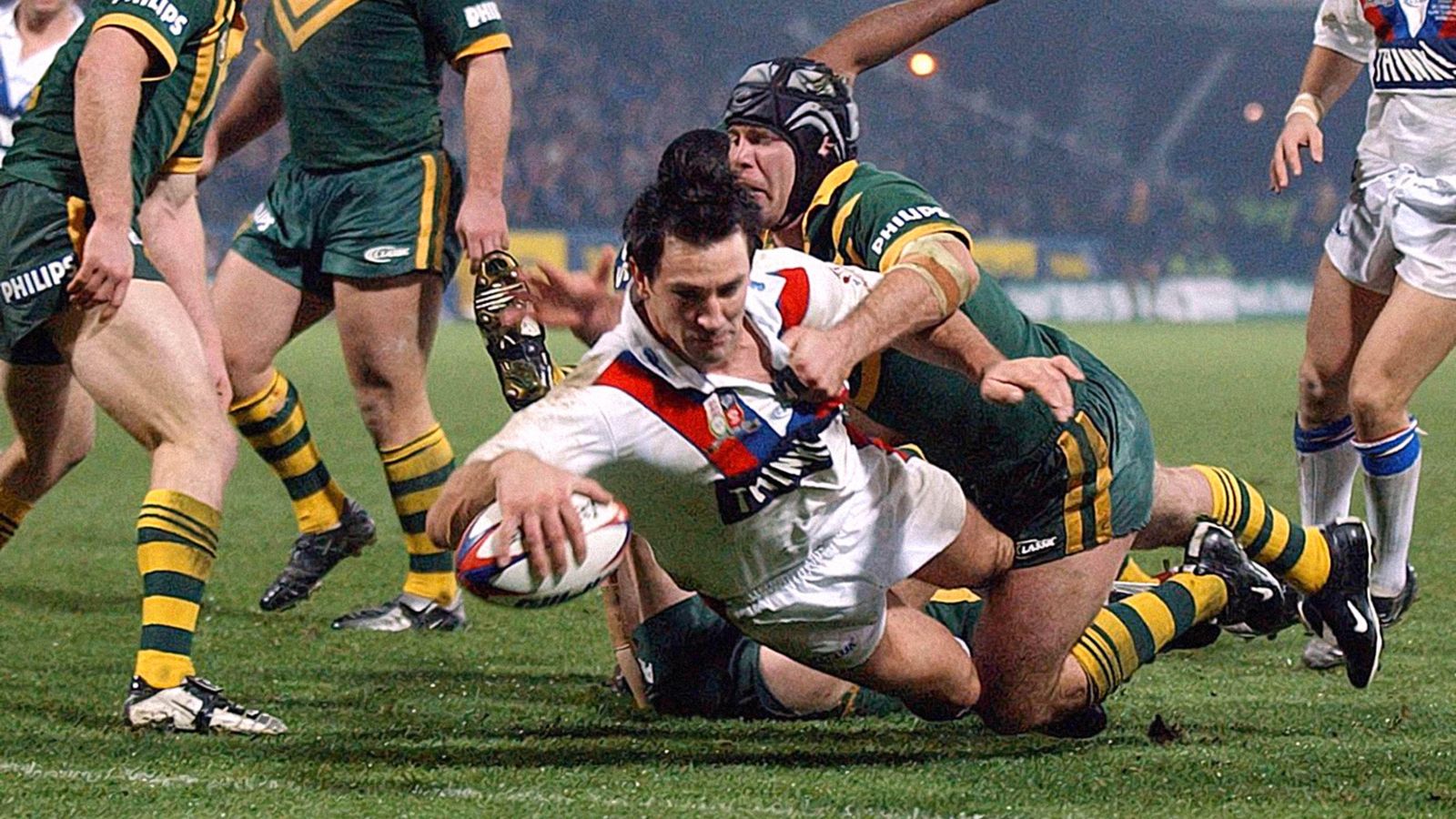 Paul Sculthorpe scores a try for Great Britain as they are beaten by Australia in the third and final Test of the 2003 Ashes Series