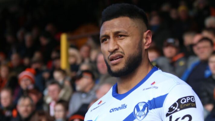 Dom Peyroux walks out onto the field ahead of a St Helens game in 2020