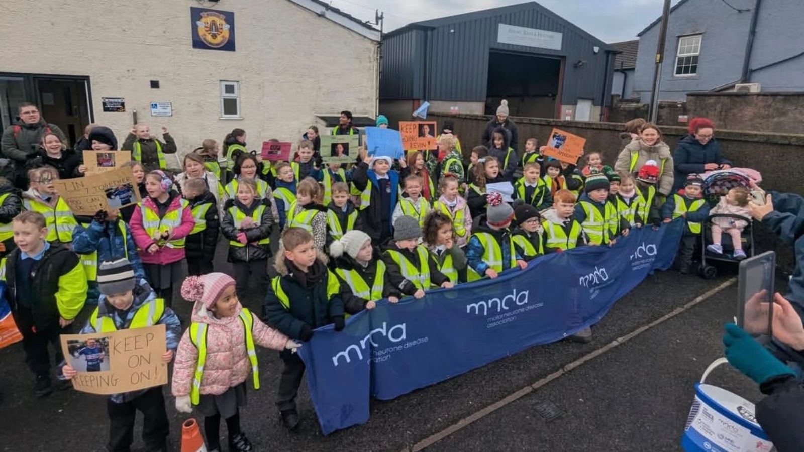 School children gather at Wath Brown Hornets to support Kevin Sinfield during his '7 in 7: Together' challenge in 2025