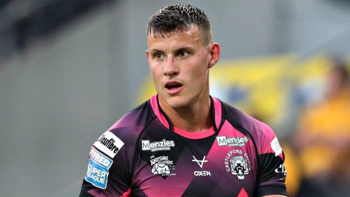 Louis Senior in action for Castleford Tigers in 2025