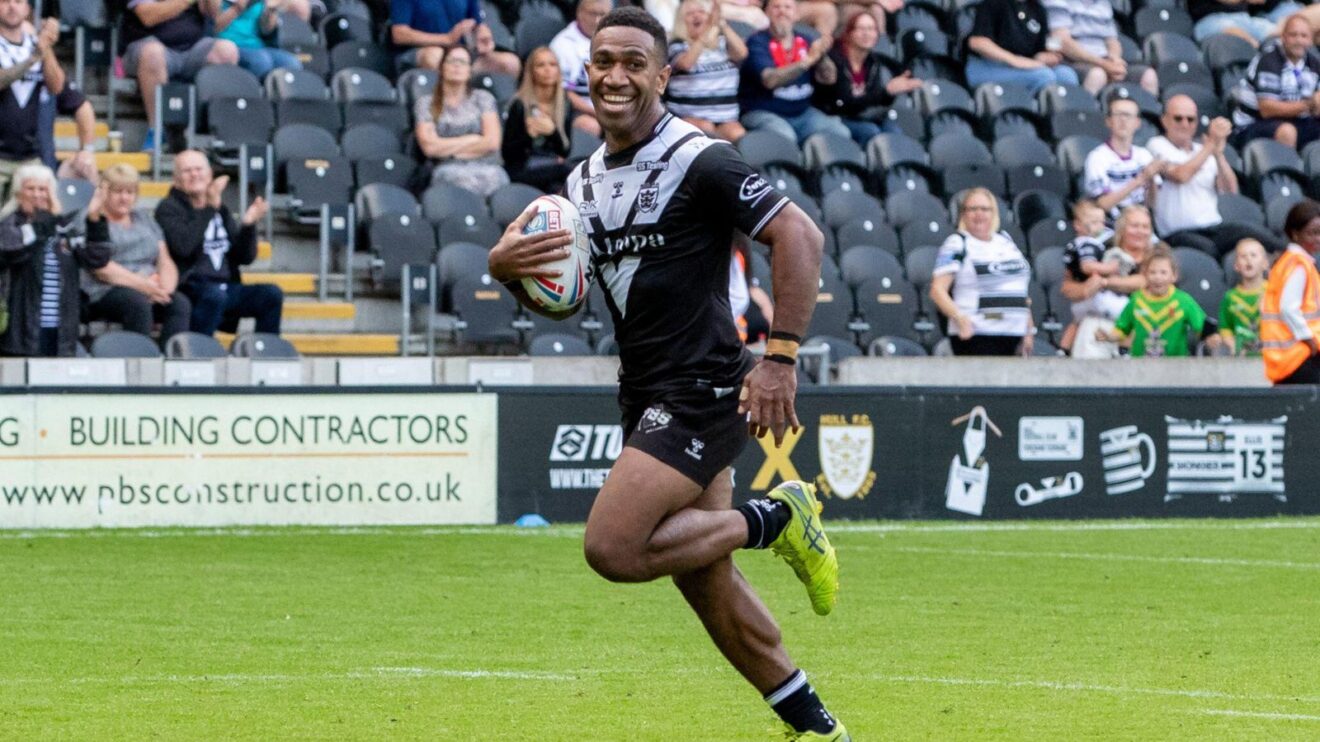 Mitieli Vulikijapani runs in to score a try for Hull FC in 2022