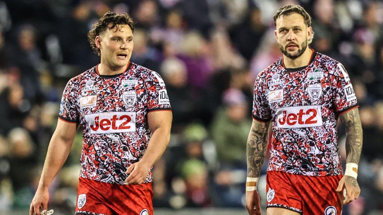 Leigh duo Lachlan Lam and Gareth O'Brien appear dejected in dialogue during a game in 2026