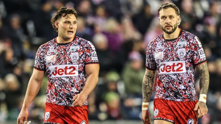 Leigh duo Lachlan Lam and Gareth O'Brien appear dejected in dialogue during a game in 2026