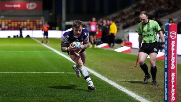 Tom Johnstone scoring for Wakefield in 2026