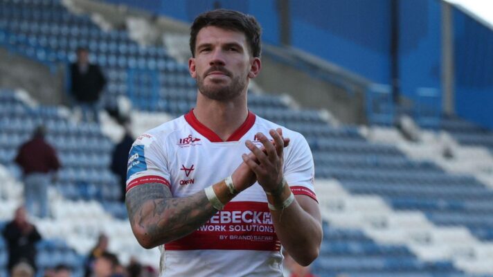 Oliver Gildart applauds the Hull KR supporters following a game in 2026