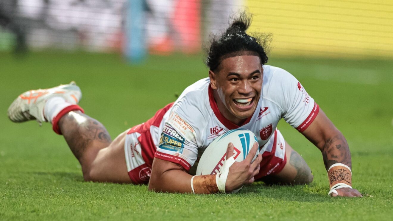 Tom Amone scores for Hull KR in the win over Castleford Tigers.