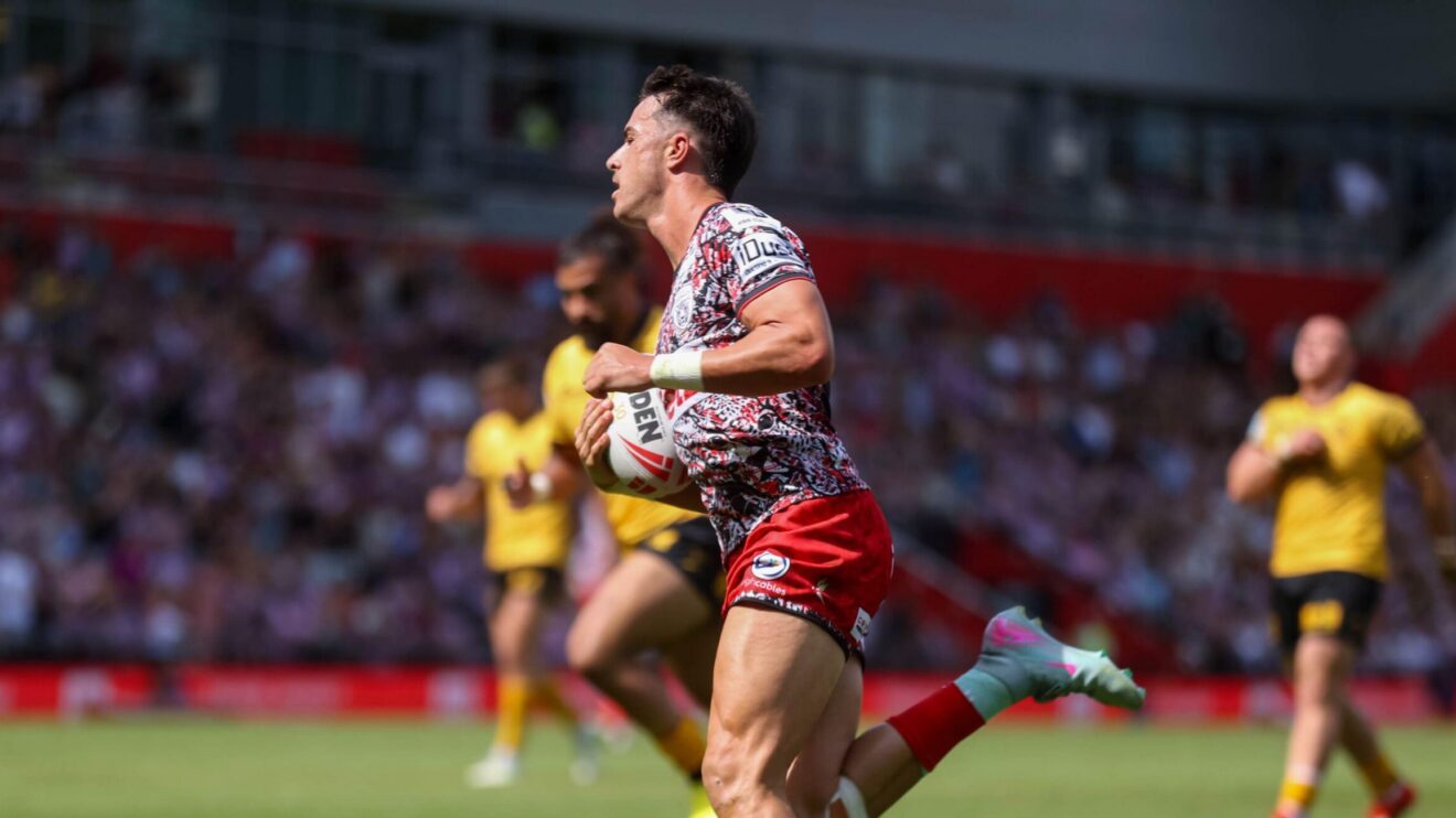 David Armstrong scored twice as Leigh Leopards defeated Castleford Tigers.