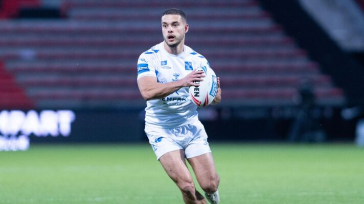 Jake Shorrocks carrying the ball for Toulouse Olympique in 2026