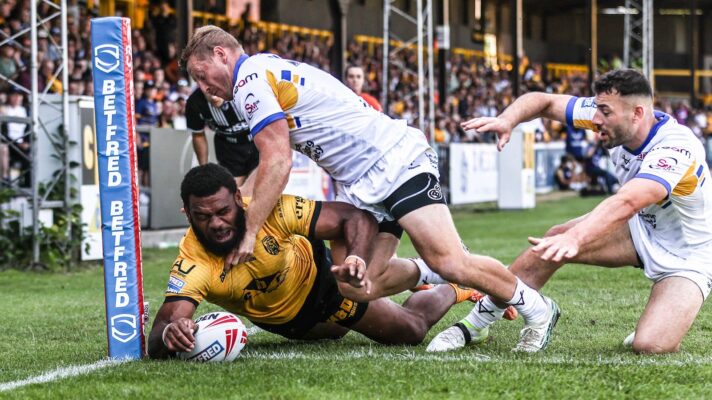 Mikaele Ravalawa stretches out to score a try for Castleford Tigers in 2026