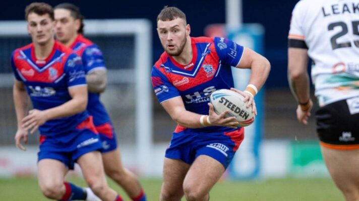 Ben Metcalfe in action for Rochdale Hornets in 2026
