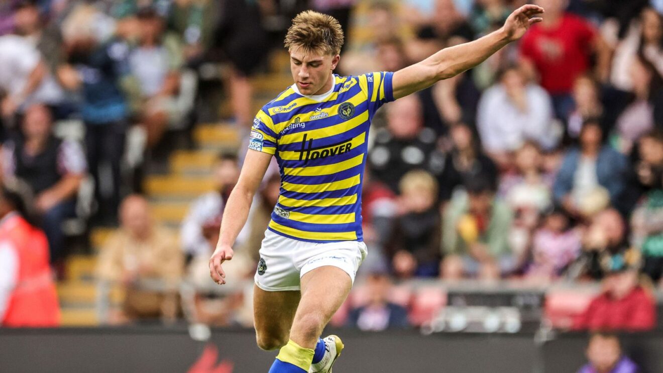 Ewan Irwin kicks for goal in a Warrington Wolves match in 2026
