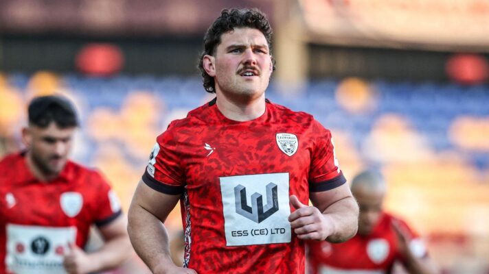 Robbie Mulhern warms up ahead of a Leigh Leopards game in 2026