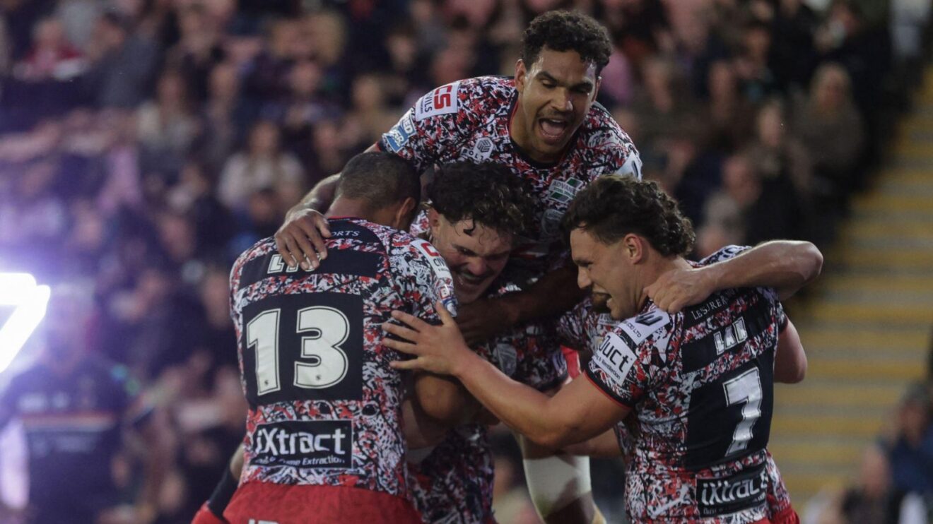 Leigh Leopards celebrate a try in 2026