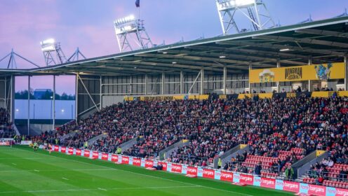 Super League attendances: Three five-figure crowds in positive weekend